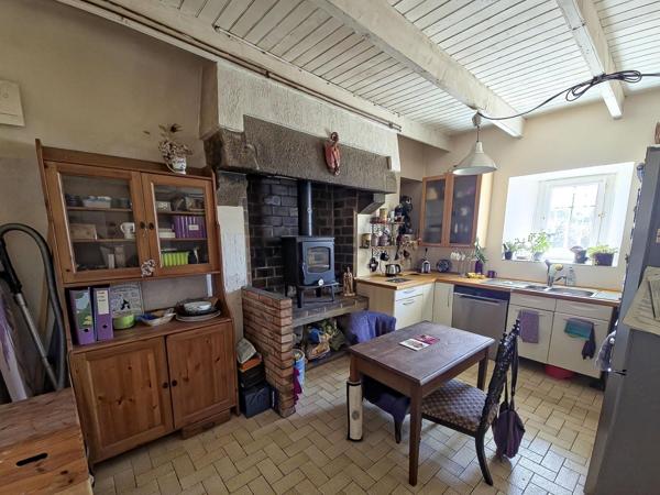 Maison en pierre, 70 m², plein centre de Plestin