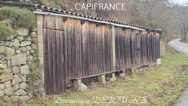 Proche d'Albon d'Ardèche dans la vallée de la Glueyre, maison de 95m² avec un garage, terrasse et terrain