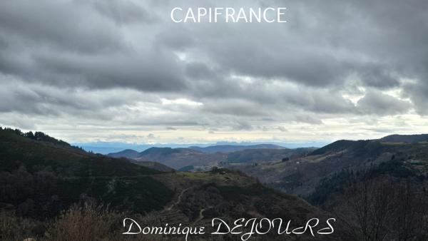 Proche d'Albon d'Ardèche dans la vallée de la Glueyre, maison de 95m² avec un garage, terrasse et terrain