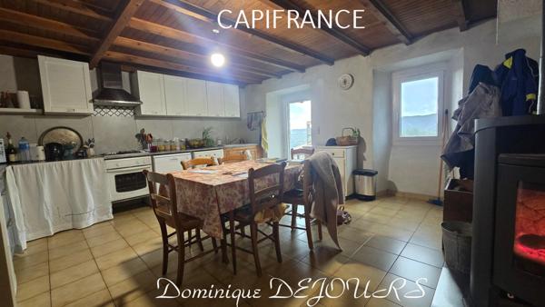 Proche d'Albon d'Ardèche dans la vallée de la Glueyre, maison de 95m² avec un garage, terrasse et terrain