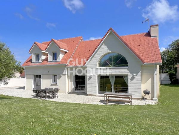 A 300 METRES DE LA PLAGE, Maison contemporaine de 10 pièces principales sur 228 m² habitables.