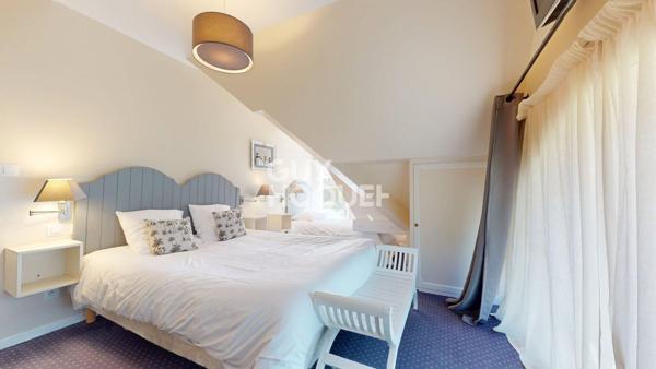 A 300 METRES DE LA PLAGE, Maison contemporaine de 10 pièces principales sur 228 m² habitables.