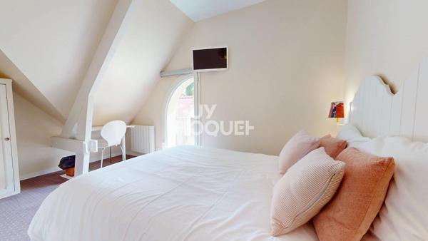 A 300 METRES DE LA PLAGE, Maison contemporaine de 10 pièces principales sur 228 m² habitables.