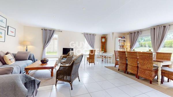 A 300 METRES DE LA PLAGE, Maison contemporaine de 10 pièces principales sur 228 m² habitables.