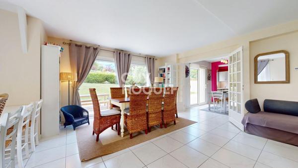 A 300 METRES DE LA PLAGE, Maison contemporaine de 10 pièces principales sur 228 m² habitables.