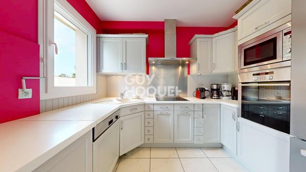 A 300 METRES DE LA PLAGE, Maison contemporaine de 10 pièces principales sur 228 m² habitables.