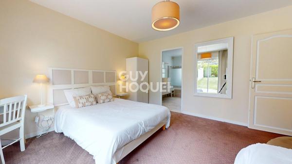 A 300 METRES DE LA PLAGE, Maison contemporaine de 10 pièces principales sur 228 m² habitables.