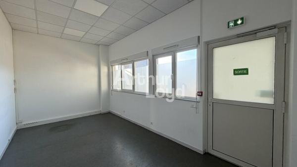À LOUER : BUREAUX D'ENVIRON 70,19 m² - REZ DE CHAUSSÉE - 2 PARKINGS - ZONE FRANCHE HAOUZA