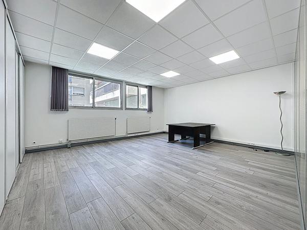 Grand espace en rez-de-chaussée à Paris 12ème - À réinventer selon vos envies - PARIS