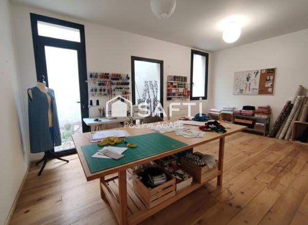 LOCAL COMMERCIAL RÉNOVÉ AVEC SA COUR PRIVATIVE