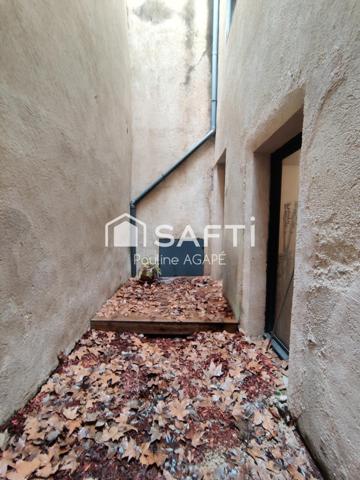 LOCAL COMMERCIAL RÉNOVÉ AVEC SA COUR PRIVATIVE