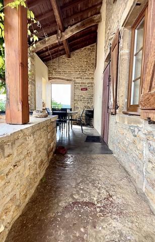 SUPERBE MAISON AVEC VUE IMPRENABLE SUR LES MONTS DU MACONNAIS