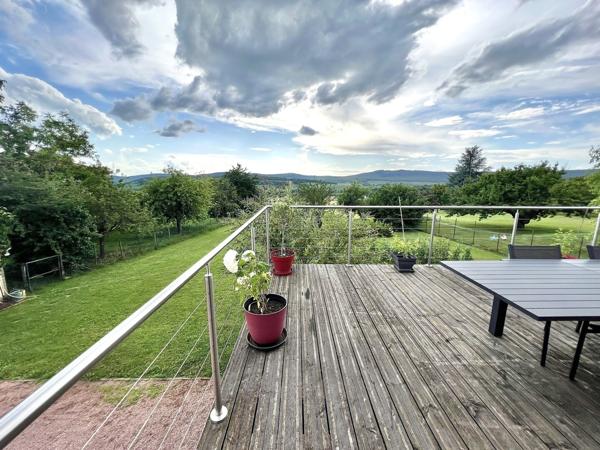 SUPERBE MAISON AVEC VUE IMPRENABLE SUR LES MONTS DU MACONNAIS