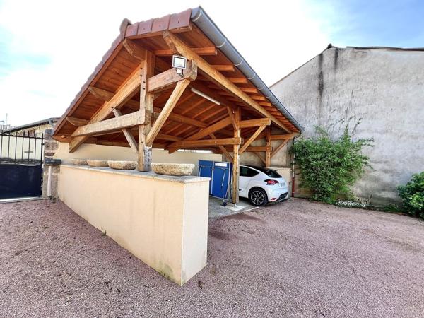 SUPERBE MAISON AVEC VUE IMPRENABLE SUR LES MONTS DU MACONNAIS