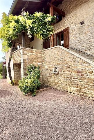 SUPERBE MAISON AVEC VUE IMPRENABLE SUR LES MONTS DU MACONNAIS