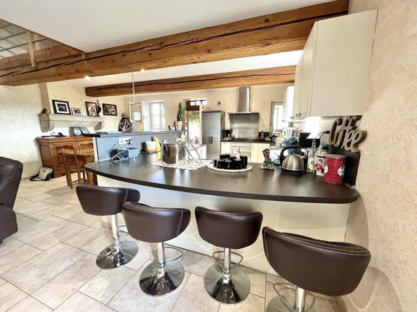 SUPERBE MAISON AVEC VUE IMPRENABLE SUR LES MONTS DU MACONNAIS