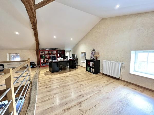 SUPERBE MAISON AVEC VUE IMPRENABLE SUR LES MONTS DU MACONNAIS