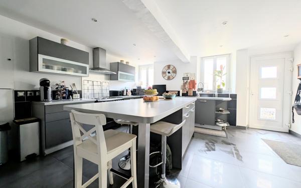 Maison à vendre    6 pièces • 147,31 m2 Sours