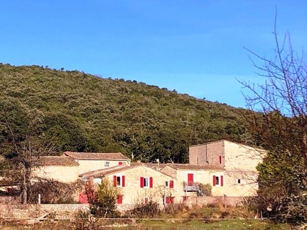 Anduze (30140) Mas Cévenol du XIIème entièrement rénové, avec activité d'accueil sur 7 hectares de terrain.