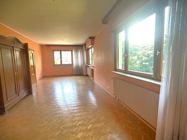 Maison 6 chambres années 70 et dépendances