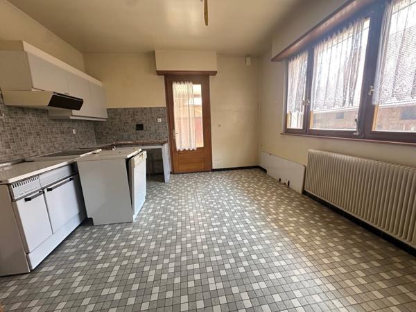 Maison 6 chambres années 70 et dépendances