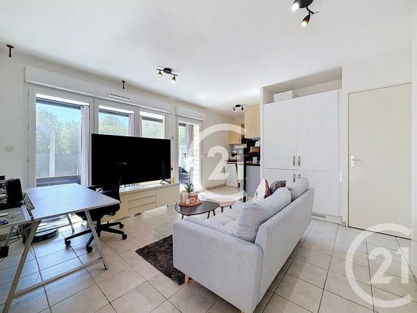 Appartement F2 à vendre  2 pièces - 51,70 m 2   ST MARTIN DE CRAU  - 13