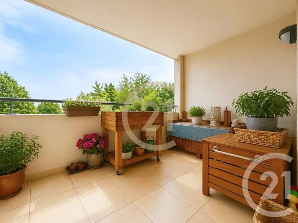 Appartement F2 à vendre  2 pièces - 51,70 m 2   ST MARTIN DE CRAU  - 13