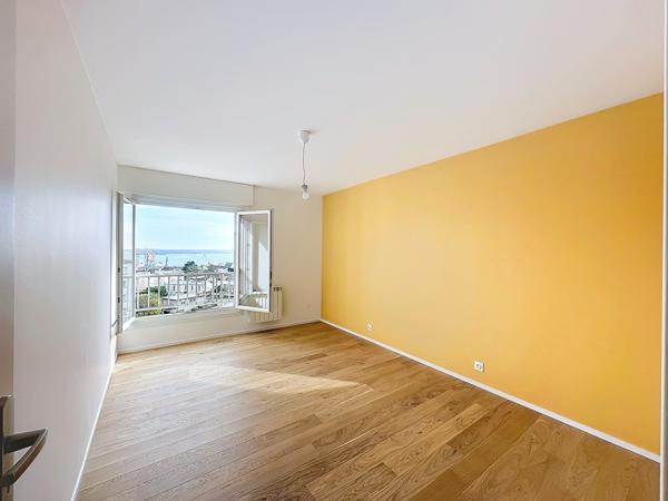 SAINT-MARC : DERNIER ÉTAGE AVEC UNE SUPERBE VUE MER, TRÈS BEL APPARTEMENT T4 RÉNOVÉ AVEC BALCON ET PARKING
