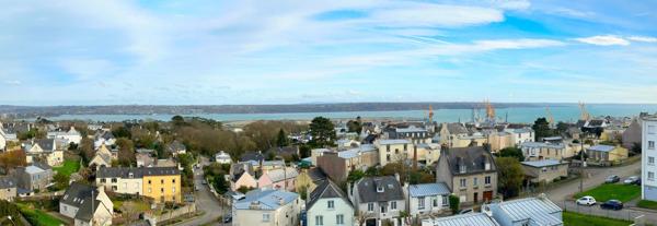 SAINT-MARC : DERNIER ÉTAGE AVEC UNE SUPERBE VUE MER, TRÈS BEL APPARTEMENT T4 RÉNOVÉ AVEC BALCON ET PARKING