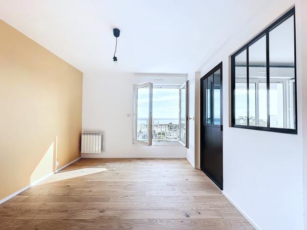 SAINT-MARC : DERNIER ÉTAGE AVEC UNE SUPERBE VUE MER, TRÈS BEL APPARTEMENT T4 RÉNOVÉ AVEC BALCON ET PARKING