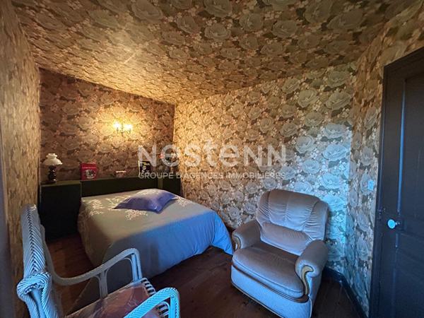 A vendre à Lagraulière - ensemble en pierre - maison - deux granges - puits - four a pain