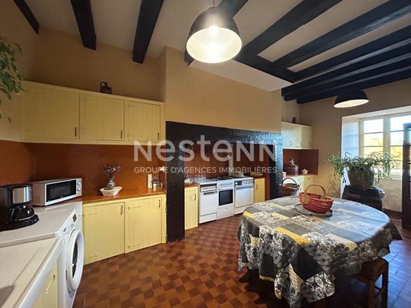 A vendre à Lagraulière - ensemble en pierre - maison - deux granges - puits - four a pain