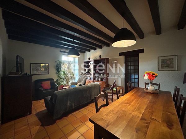 A vendre à Lagraulière - ensemble en pierre - maison - deux granges - puits - four a pain