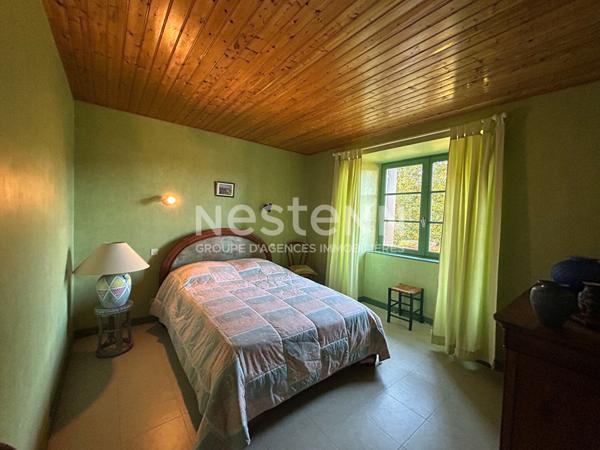 A vendre à Lagraulière - ensemble en pierre - maison - deux granges - puits - four a pain