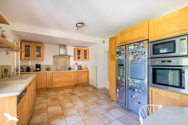 Maison à vendre |  Chassieu |  8 pièces | 185 m²