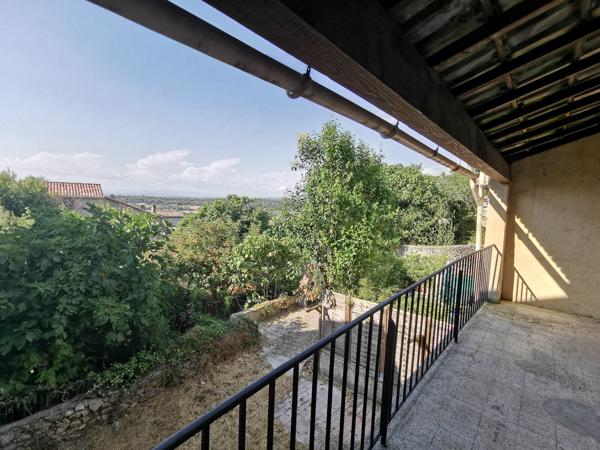 Esparron (83560) Maison de village avec cour et terrasse