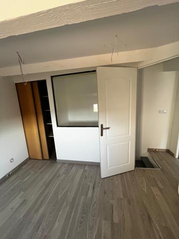 Esparron (83560) Maison de village avec cour et terrasse