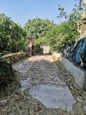 Esparron (83560) Maison de village avec cour et terrasse