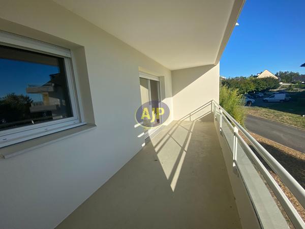 Appartement à louer Pontivy : 3 pièces, 59m² avec 2 chambre(s) à 760€ - AJP Immobilier Pontivy