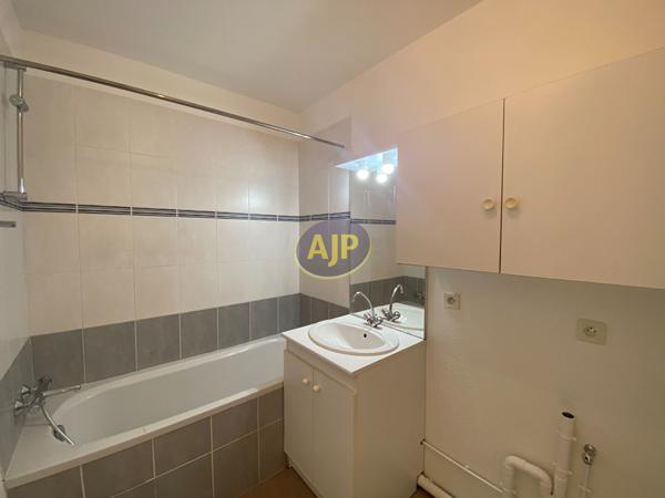 Appartement à louer Pontivy : 3 pièces, 59m² avec 2 chambre(s) à 760€ - AJP Immobilier Pontivy