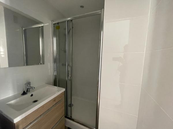 A LOUER - AIX EN PROVENCE - CHAMBRE EN COLOCATION AVEC TERRASSE ET PARKING