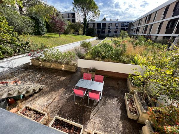 A LOUER - AIX EN PROVENCE - CHAMBRE EN COLOCATION AVEC TERRASSE ET PARKING