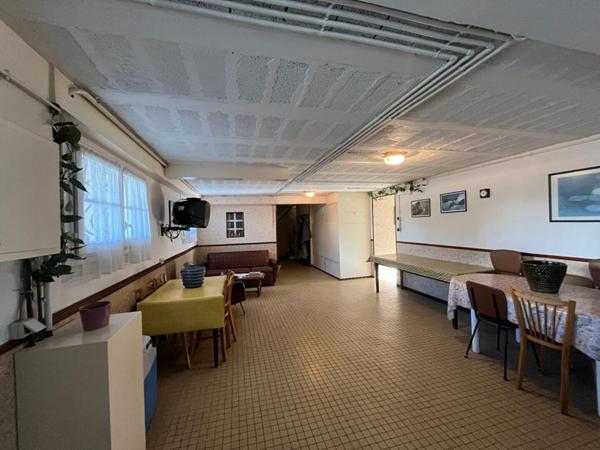 Maison de 132 m 2 à Neuville De Poitou , 4 chambres , jardin de 760m2 , garage ,cave