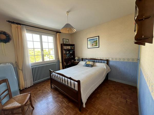 Maison de 132 m 2 à Neuville De Poitou , 4 chambres , jardin de 760m2 , garage ,cave