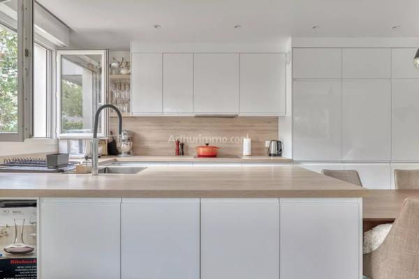 Vente                                                      Appartement
                        
                     3 pièces                      65 m2                     à Nogent-sur-Marne