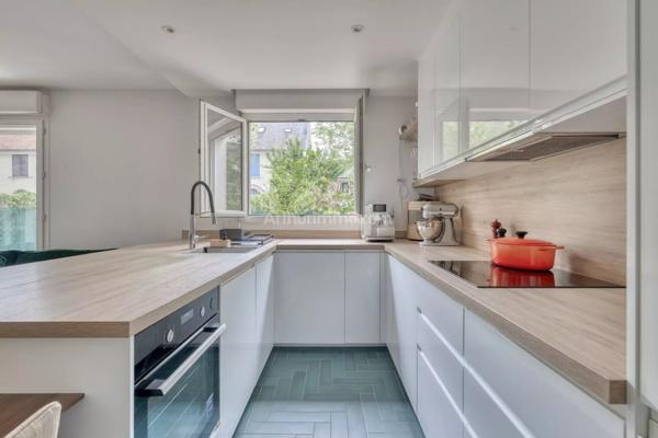 Vente                                                      Appartement
                        
                     3 pièces                      65 m2                     à Nogent-sur-Marne