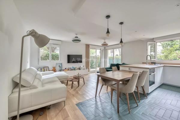 Vente                                                      Appartement
                        
                     3 pièces                      65 m2                     à Nogent-sur-Marne