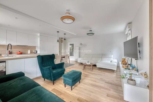 Vente                                                      Appartement
                        
                     3 pièces                      65 m2                     à Nogent-sur-Marne