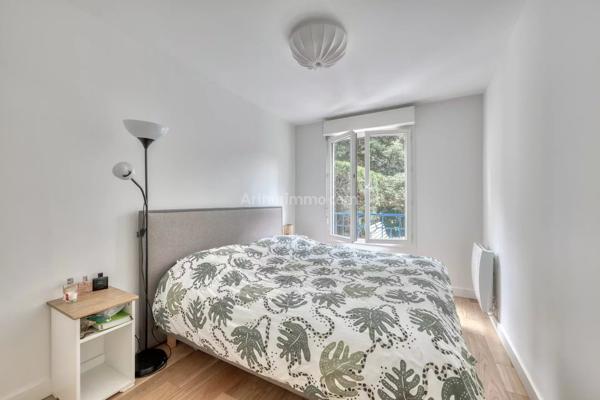 Vente                                                      Appartement
                        
                     3 pièces                      65 m2                     à Nogent-sur-Marne