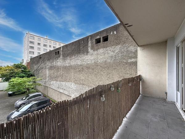 Charmant studio rénové avec balcon, cave et séchoir – Choisy-le-Roi T9